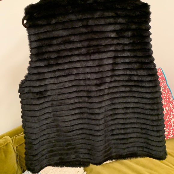 Reversible Faux Fur Vest - Picture 2 of 3